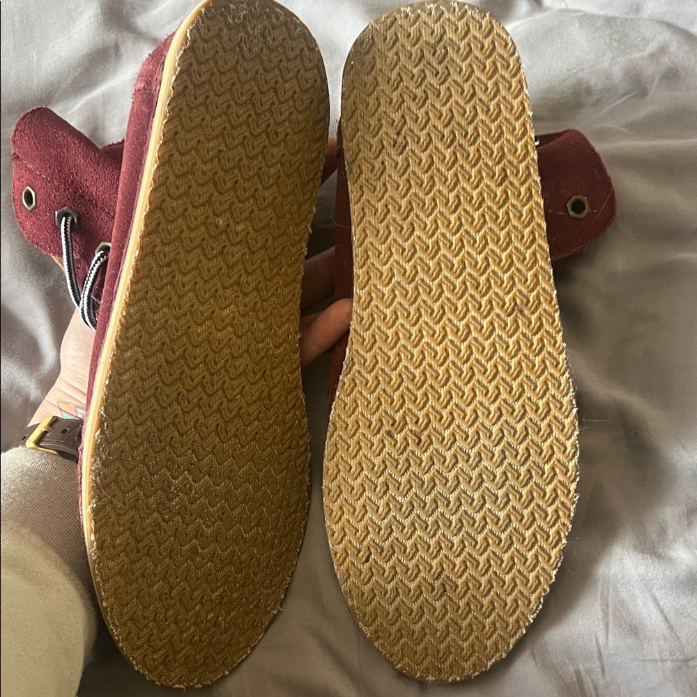 TOMS - Picture 2 of 3